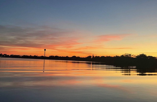 Recreational and Relaxing Retreat at Mina Lake. Private lake lot & 2 acre yard.