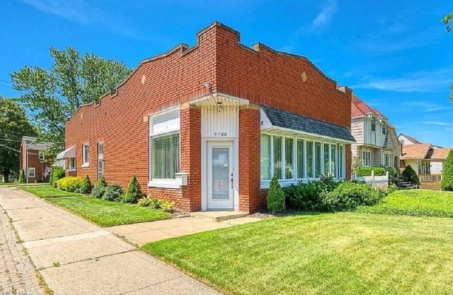 Red Brick Chalet-20 min to CCF/UH Main Campus & Downtown!