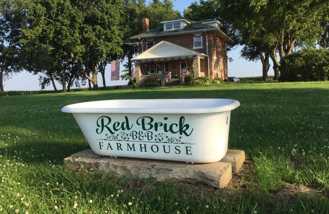 Red Brick Farmhouse B&B - Edwin's Room
