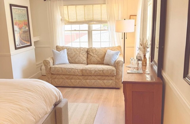 Red Clover Inn: Queen Suite + sofabed Killington