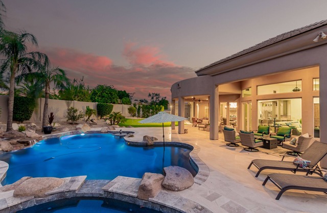 Red Mountain Private Sanctuary! Heated Pool, Spa and Putting Green! 2 Primary Suites!