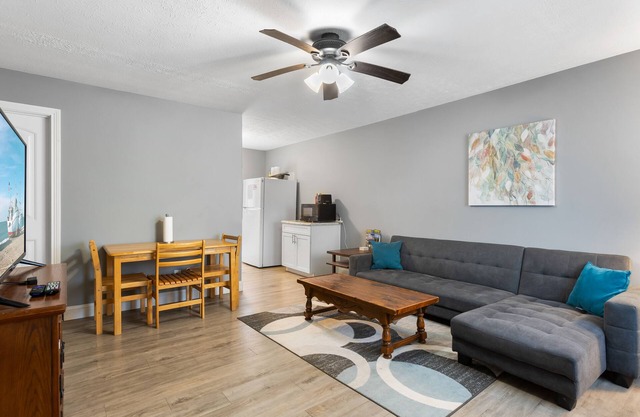 Red River Duplex - Unit 3 - 12 miles to the Gorge!