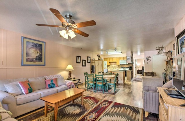 Red River Ski Condo on Main St - Mtn View!