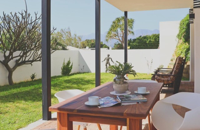 Red Rock Ocean View Villa - Captain's Apartment