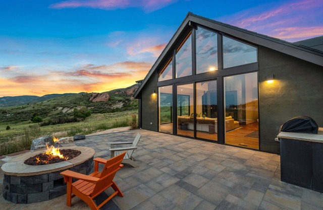 Red Rocks Hideaway - located @ entrance 1 - w Hot Tub