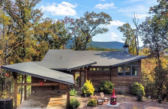 Red Stag Ridge ~ Mtn Views ~ Hot Tub ~ EV Charger