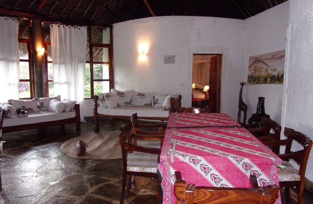 RED SUNSHINE VILLA WITH POOL B&B