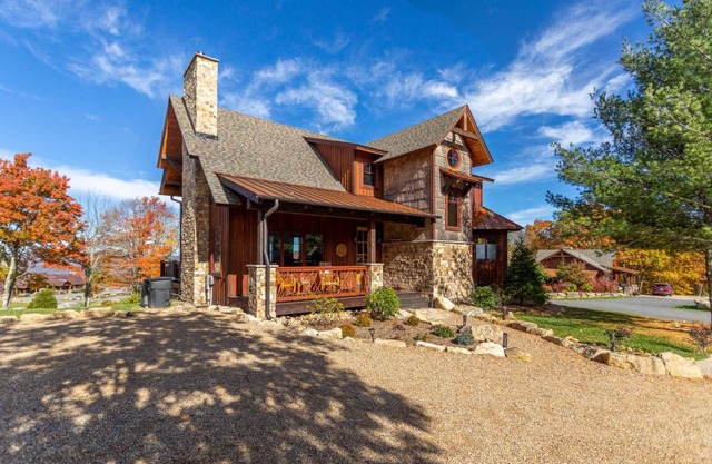 Red White & Views at Eagles Nest