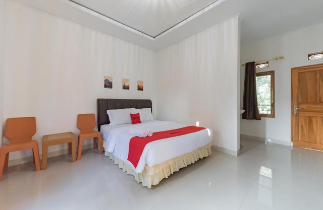 RedDoorz near Ciletuh Sukabumi