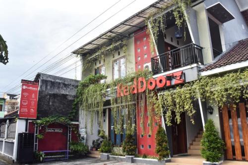 Reddoorz Hartono Mall 
