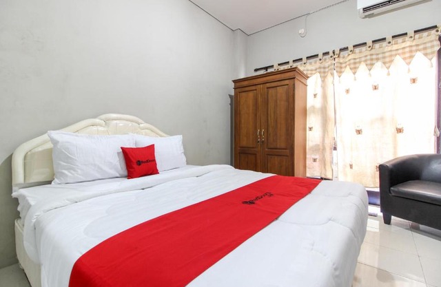 RedDoorz near Solo Balapan Station 2