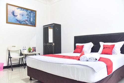 RedDoorz near Sultan Hasanuddin Airport 2 Makassar