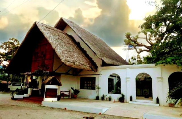 RedDoorz Plus @ Evangeline Beach Resort