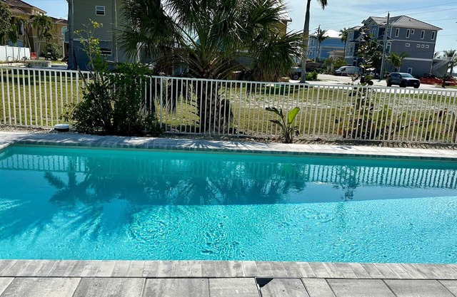 Redfish Retreat - South End Pool Home