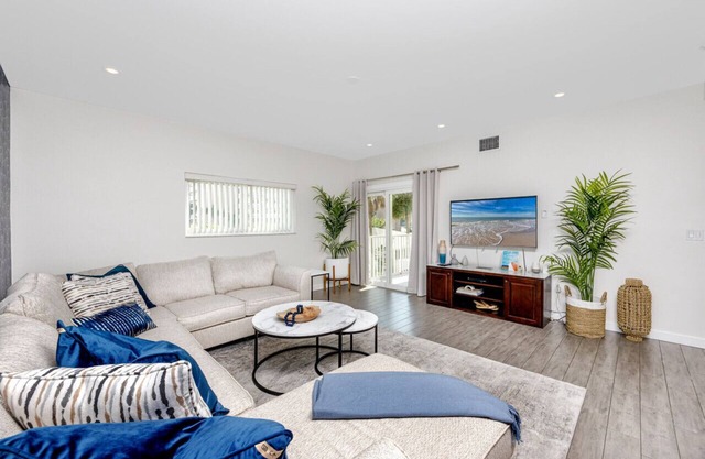 Redington Retreat - Gorgeous Beach Condo with Private Balcony