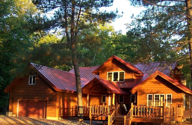 Redpebble, a spacious upscale but classic vacation home on a crystal clear lake!