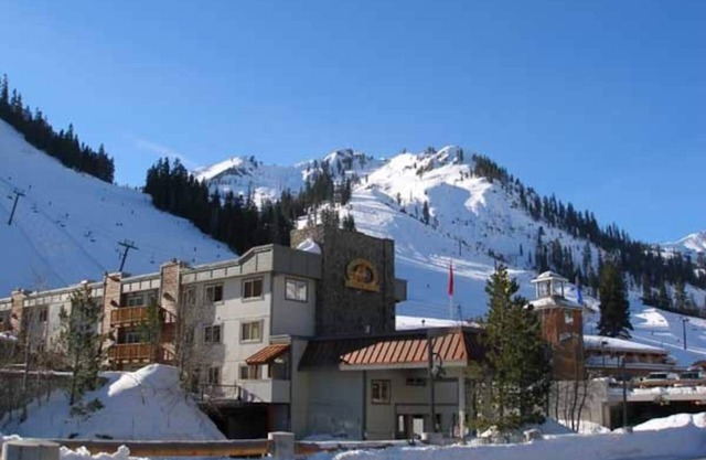 RedWolf Lodge, Palisades Lake Tahoe: 2 Bedroom Condo Ski in/Ski Out
