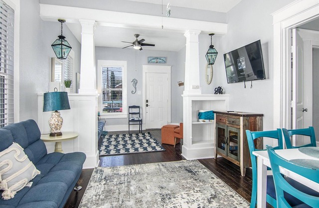 Reel close to the Beach - 2 blocks Pier/Beach