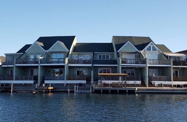 REEL Paradise! *Perfect Couple's Retreat or Big Fun For A Small Family*