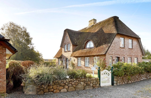 Reethüs Maj - left - Reethüs Maj (left)