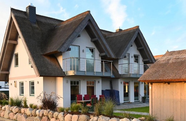 Reethaus mit zwei Doppelhaushälften für 12 Personen Käpt'n Jan Glowe