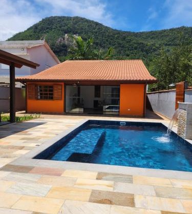 Refúgio de praia à beira da montanha