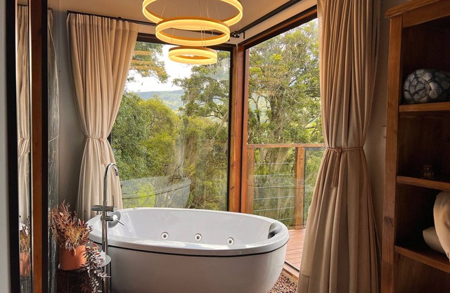 Refúgio dos Lobos com Banheira de Hidromassagem ao Lado de Alfredo Wagner - SC