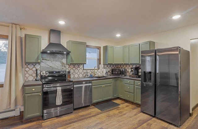 Refined 6BR Moose & Bear Lodge by Sweetheart Stays