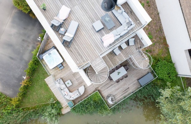 Reflections - HM77 - HOT TUB - Lakeside Spa