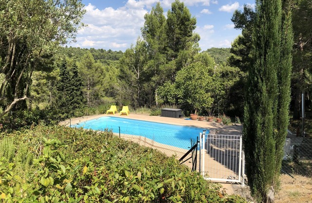 REFUGE NATURE' air-conditioned chalet. PRIVATE POOL. Nature, peace and quiet!