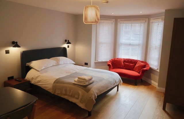REFURBISHED! Townhouse studio apartment