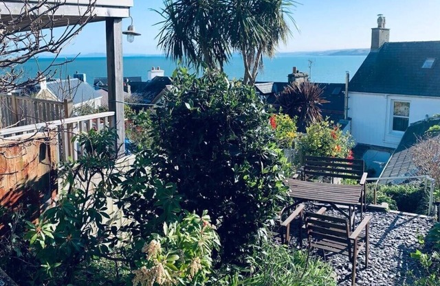 Refurbished traditional cottage dog friendly sea views 2 minutes to the beach