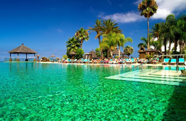 Regency Country Club, Apartments Suites