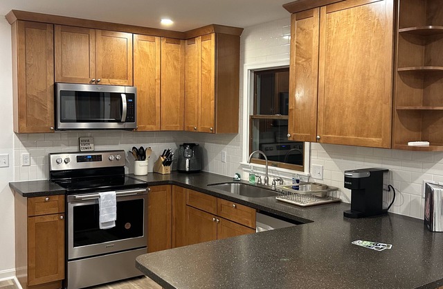 Rehoboth Beach Cottage - 4 blocks to the beach, boardwalk, and downtown shops!
