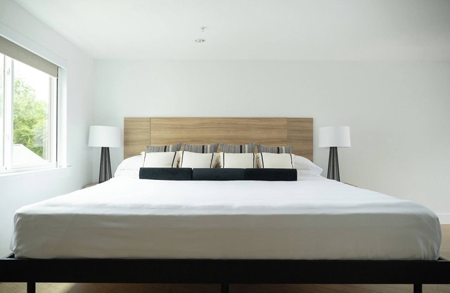 Rehoboth Beach Retreat with Free Parking, Weekend Breakfast & Cozy Fireplace