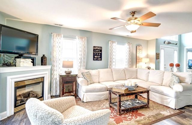 REHOBOTH GETAWAY - 5BR 3.5BA FAMILY FRIENDLY TOWNHOME W/ COMMUNITY POOL