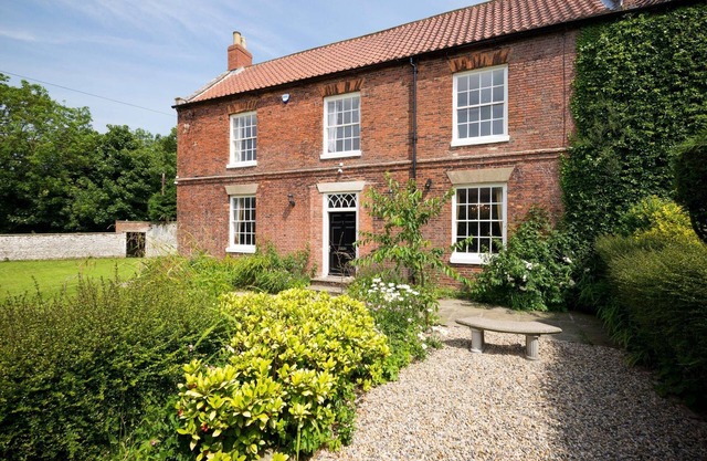 Reighton House sleeps upto 15 guests, dog friendly, games room, enclosed gardens