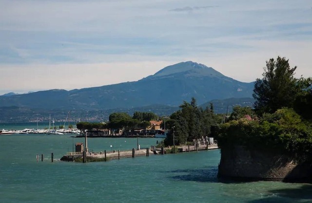RELAIS AL PORTO SUITE NOW for a romantic stay overlooking Lake Garda