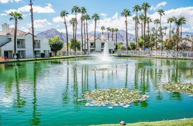 RELAX! *3 Pools/11 Hot tubs * 2/2 w/Kitchen for 6!
