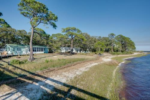 Relax and Refresh Waterfront Cottage in Panacea