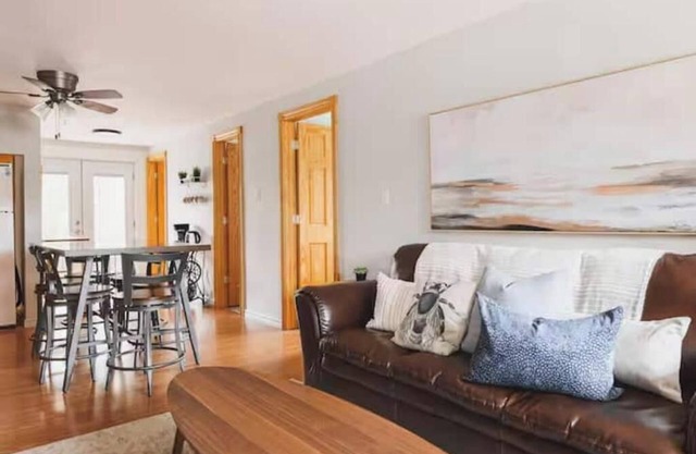 Relax and Unwind at Hideaway Cottages #2