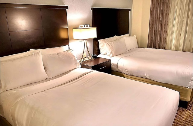 Relax and Unwind! 2 Spacious Units, Free Breakfast, Outdoor Pool, Pet-friendly!