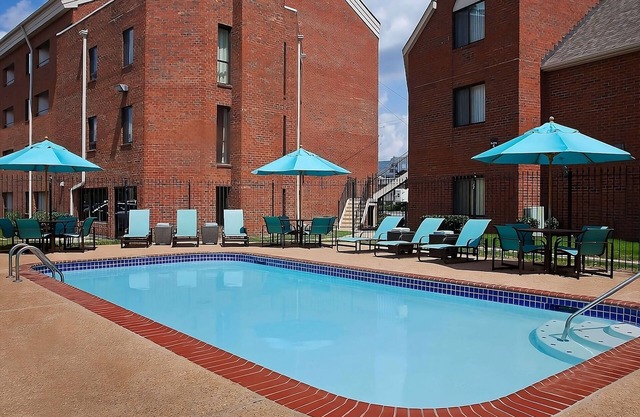 Relax and Unwind! 3 Units w/ Parking, Pets Allowed, Near Fire Museum of Memphis!