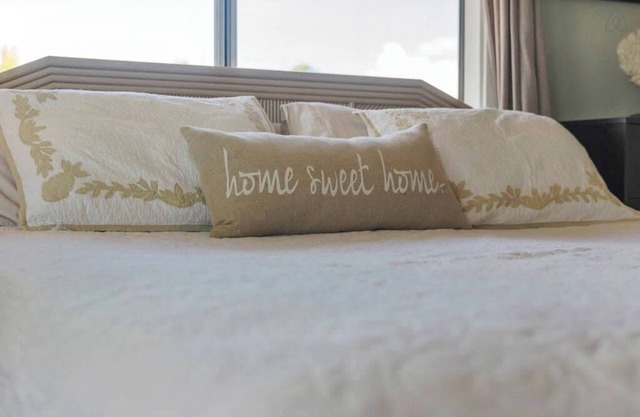Relax at Kapakai Cottage – 2-Bedroom Comfort with Full Kitchen & W/D
