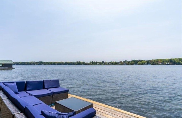 Relax at Lake Joseph-Kayak, SUP, Dock, BBQ, Swim