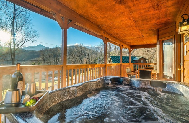 Relax: Coffee Bar, Hot Tub, Grill + Multicade