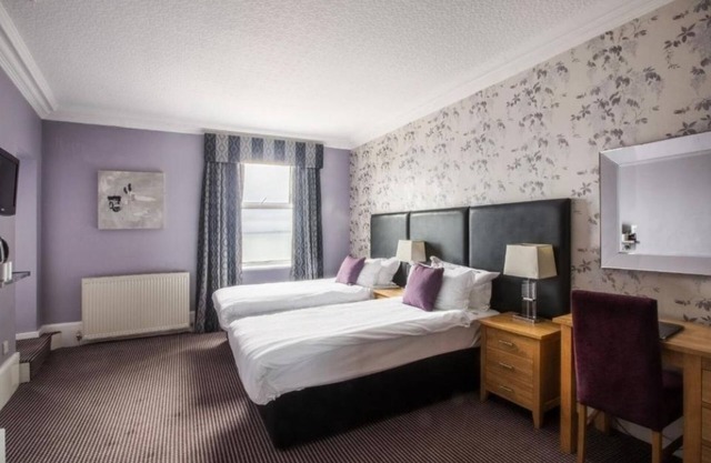 Relax in a Stylish Coastal Retreat Steps from Southend Highlights