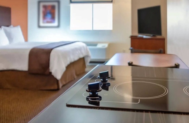 Relax in a Welcoming, Pet-Friendly Room w/Kitchen Near Fryxell Museum