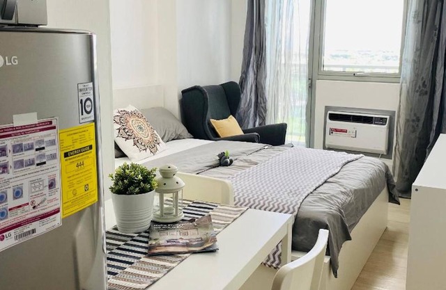 Relax in Comfort at Dtravellers Home at Azure North