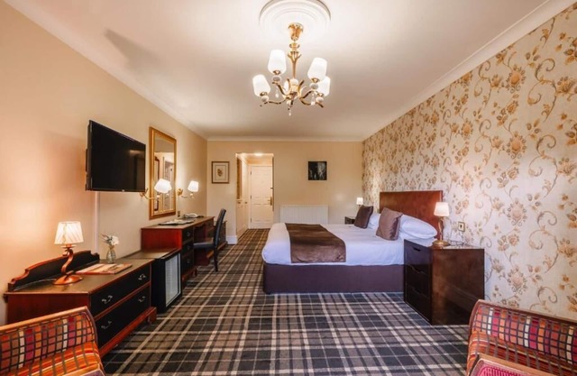 Relax in Historic Ipswich | Spa, Sauna & Pool in a Charming Escape